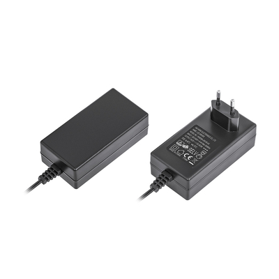 سعر جيد بيضاء / سوداء عالمية Pd الطاقة 18w / 20w لشحن سريع الانترنت