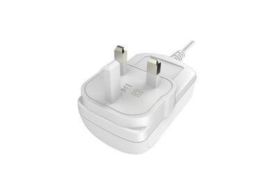 سعر جيد أبيض المملكة المتحدة التوصيل 2A Ac Dc 12v محول الطاقة جدار جبل مع CE GS LVD Approval الانترنت