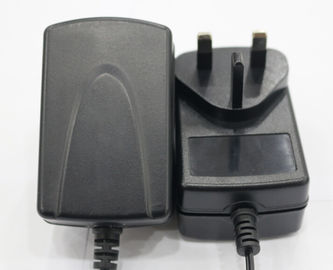 سعر جيد محول طاقة السفر العالمي 18W / 24W / 36W 5 - 15V أبيض / أسود الانترنت